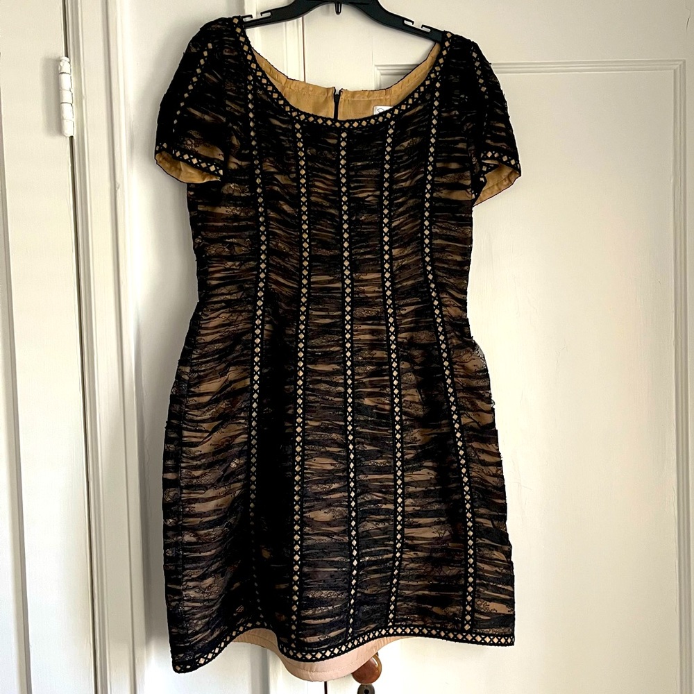Oscar de la Renta Black and Beige Short-Sleeve Cocktail Dress